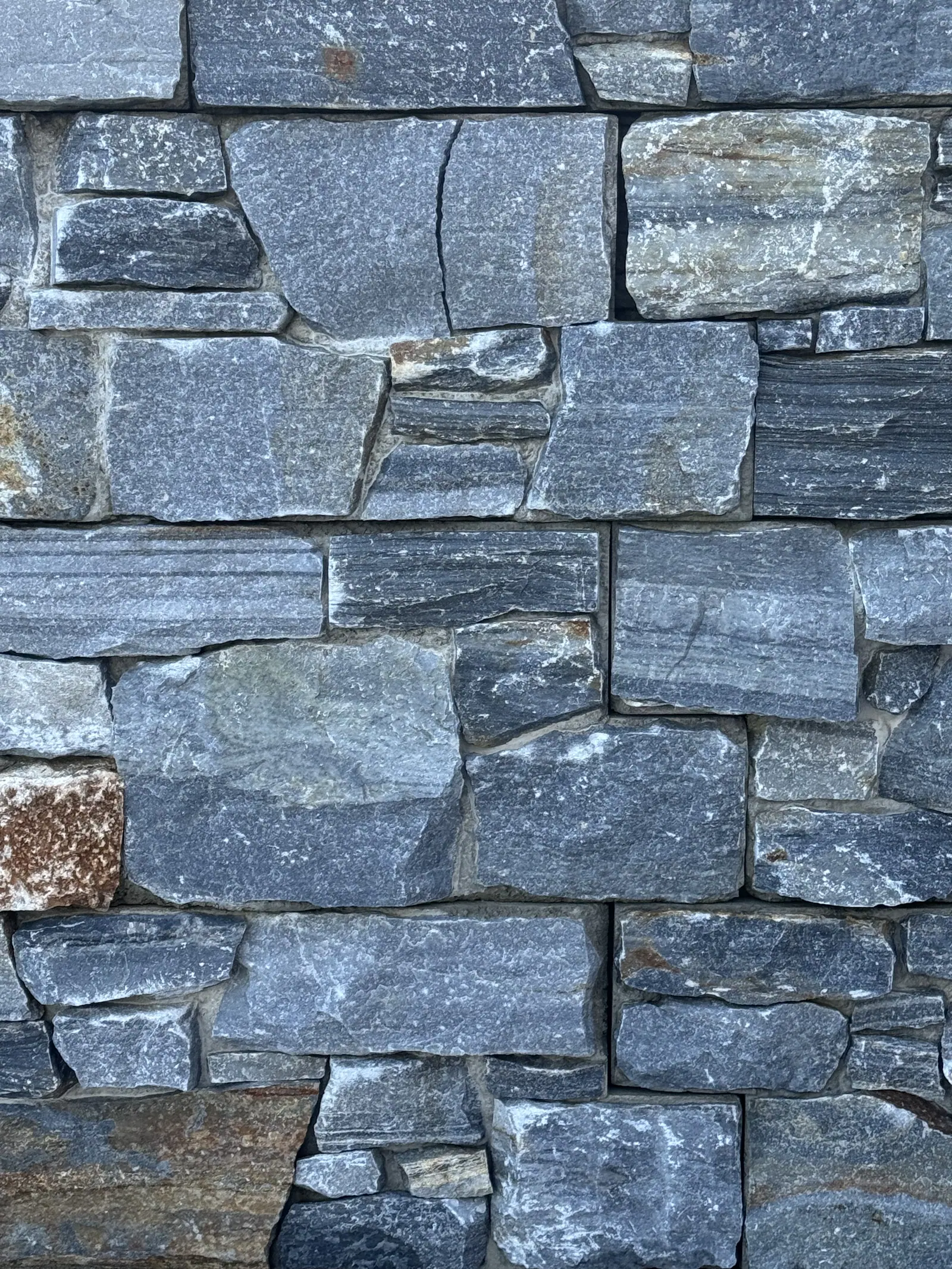 Blue Diamond stone cladding, blue-grey quartzite pieces with rust flecks