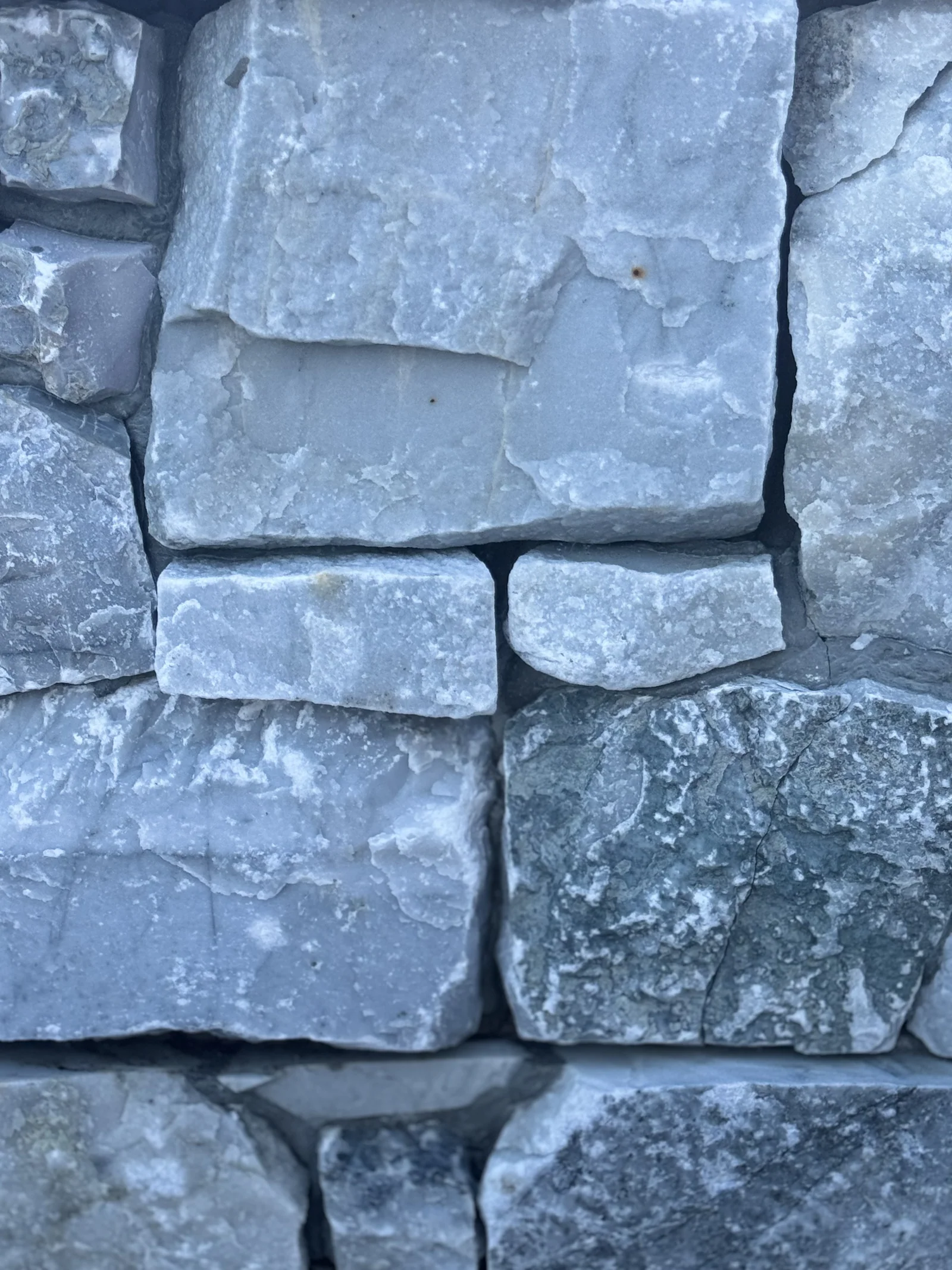 Grey Limestone stone cladding, chunky pale grey limestone blocks