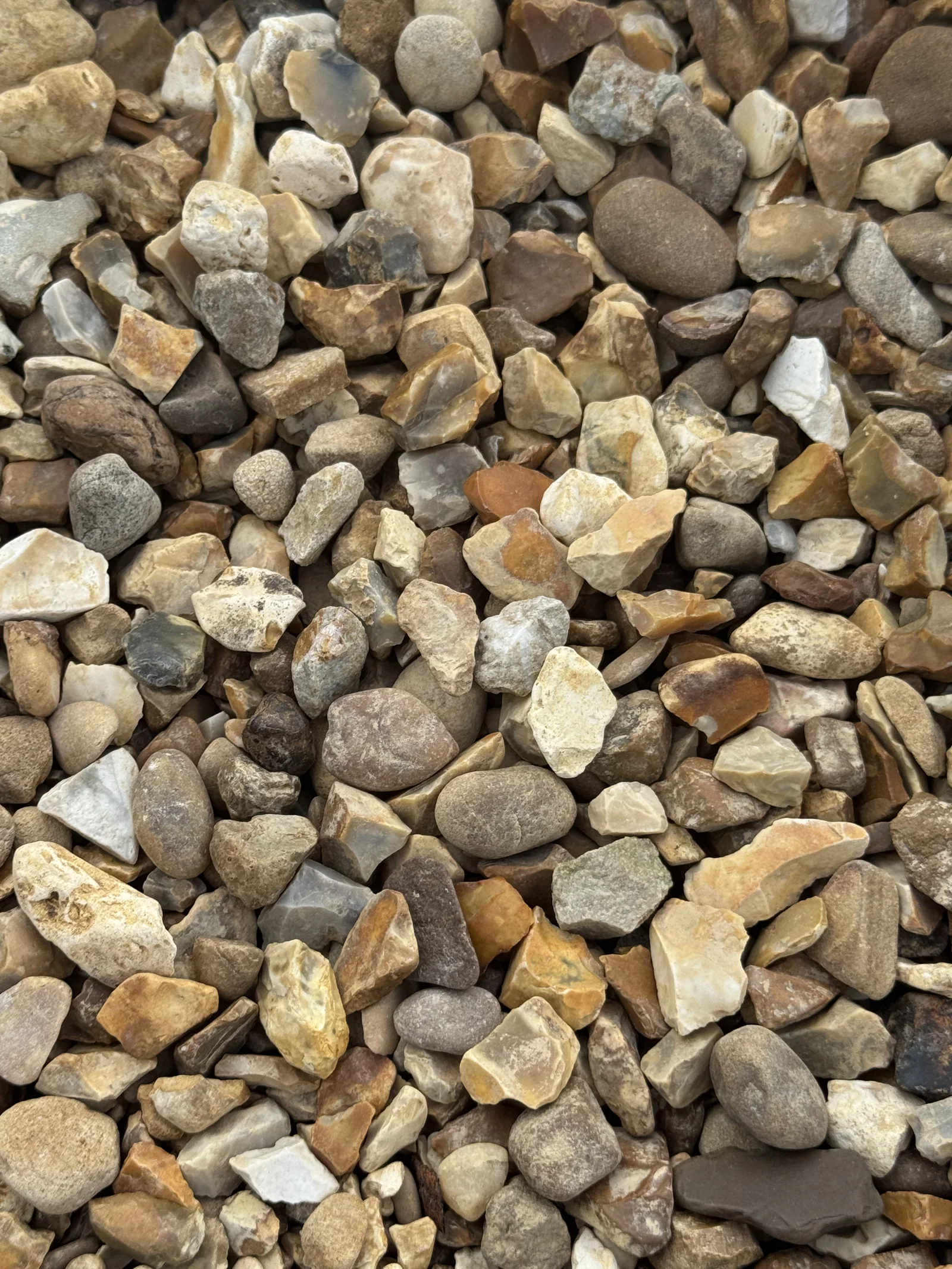 Forest Flint decorative stone, warm brown and amber flint gravel